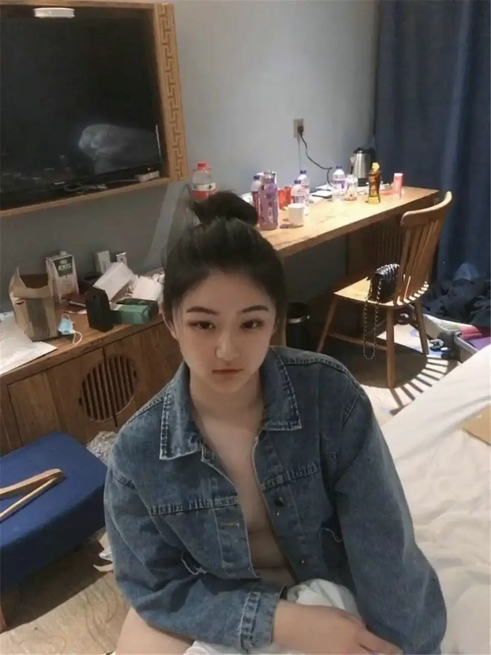 [91大神] [转载搬运] 酒店约操有点婴儿肥的美女同事❤️完美露脸最后射了她_. [1V+900M][百度盘]