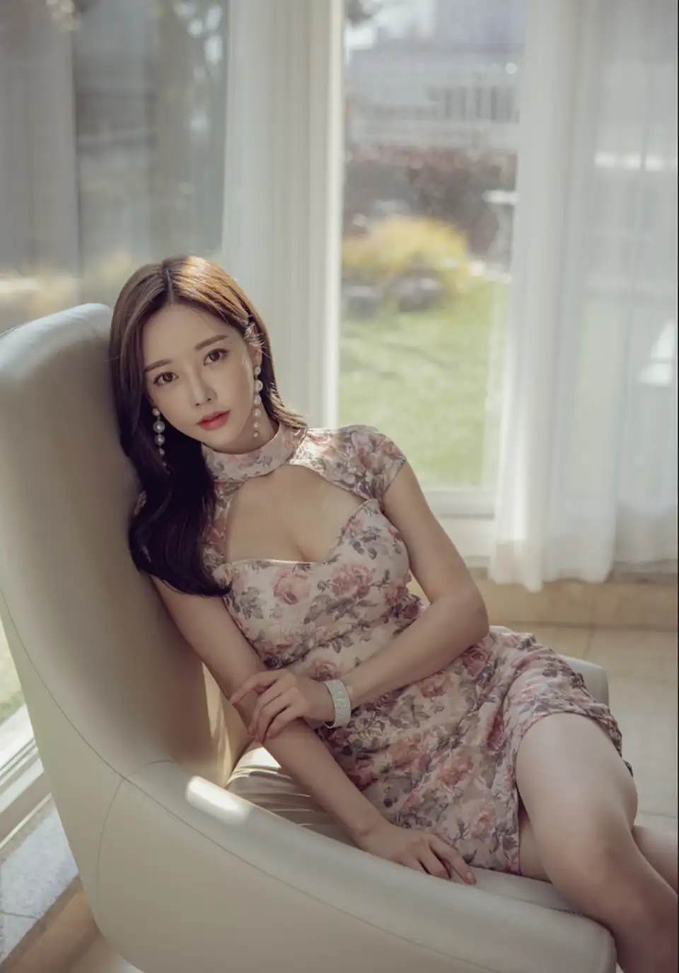 孙允珠 No.3 – 复古开胸印花连衣裙 【46P998M】