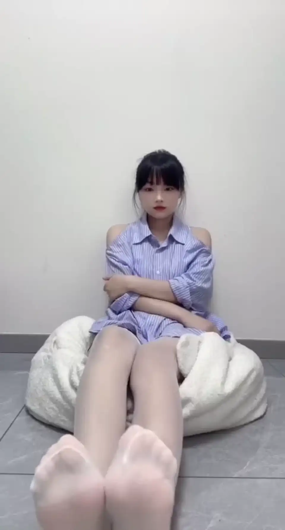 [转载搬运] ASMR 米米 R_E_STUDIO 新买的袜子 [1v+282m][百度盘]