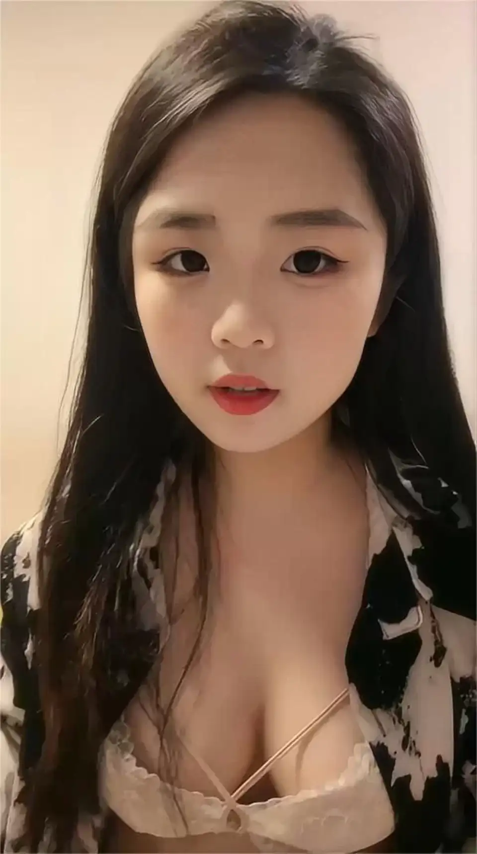 [其他] [转载搬运] 大哥的女人满背纹身 一看就是有故事的女人 连骑鸟都这么的狂野#BBW [1v+49m][百度盘]