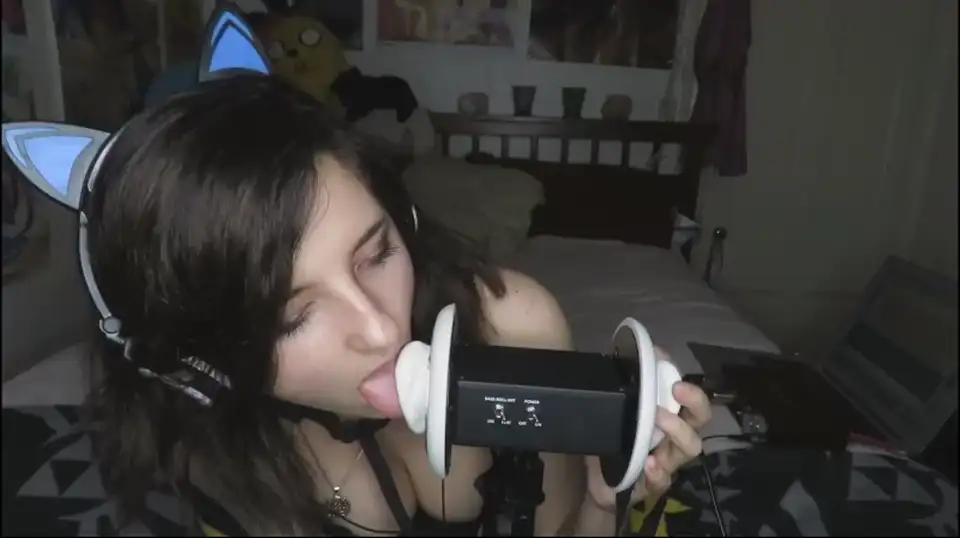 [其他] [转载搬运] 大奶只穿内衣白女舔耳视频ASMR [1v+160.9M][百度盘]