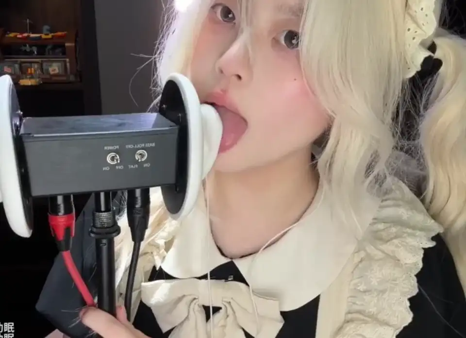 [转载搬运] 椰椰拿铁 女仆系列由远及近的触发词天鹅 [1+120MB][百度盘]