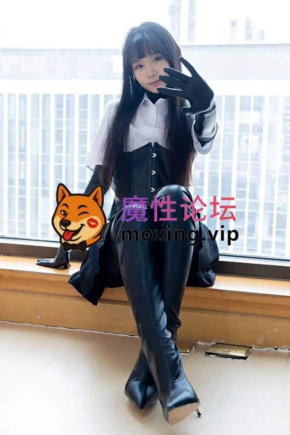 袜啵啵-甜甜圈-高跟长靴皮裤、厚黑丝五指袜[144P1V-1.25G百度网盘]