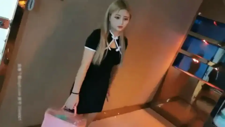 [美女御姐] [转载搬运] -911高清源码录制胖表弟伟哥下午逛spa会所搞了个刚下海的_ [2+817 MB][磁力链接]