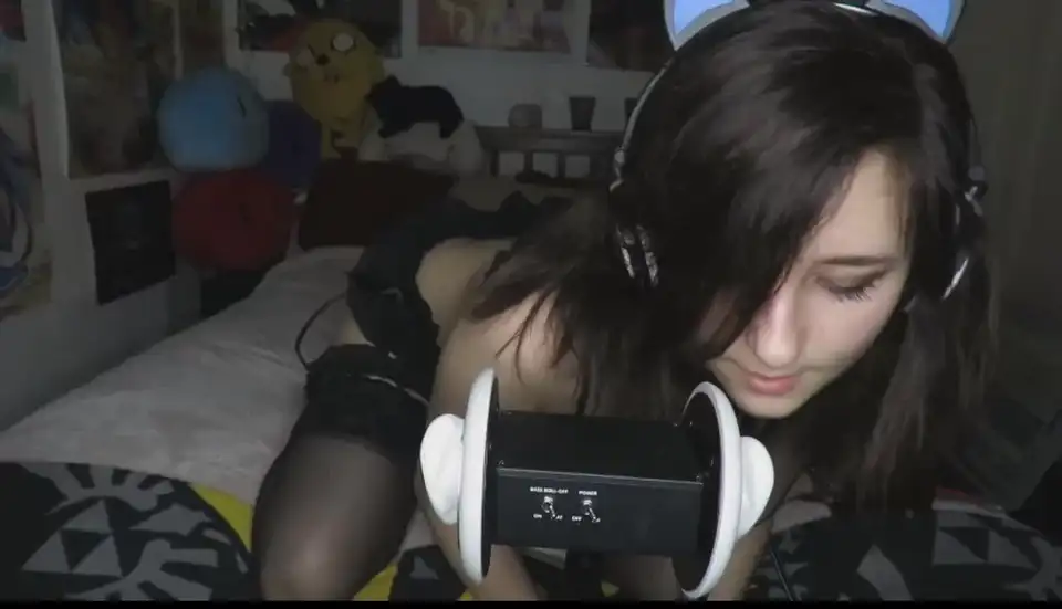 [其他] [转载搬运] 大奶只穿内衣白女舔耳视频ASMR [1v+160.9M][百度盘]