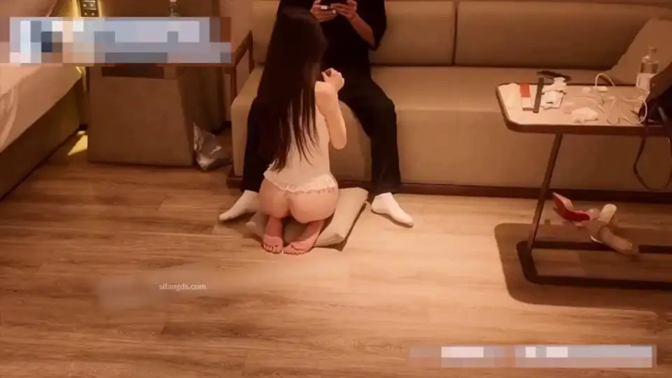 [91大神] [自行打包] SM调教大神付费群19岁的长腿高跟白丝美足 [1+1.8G][百度盘]