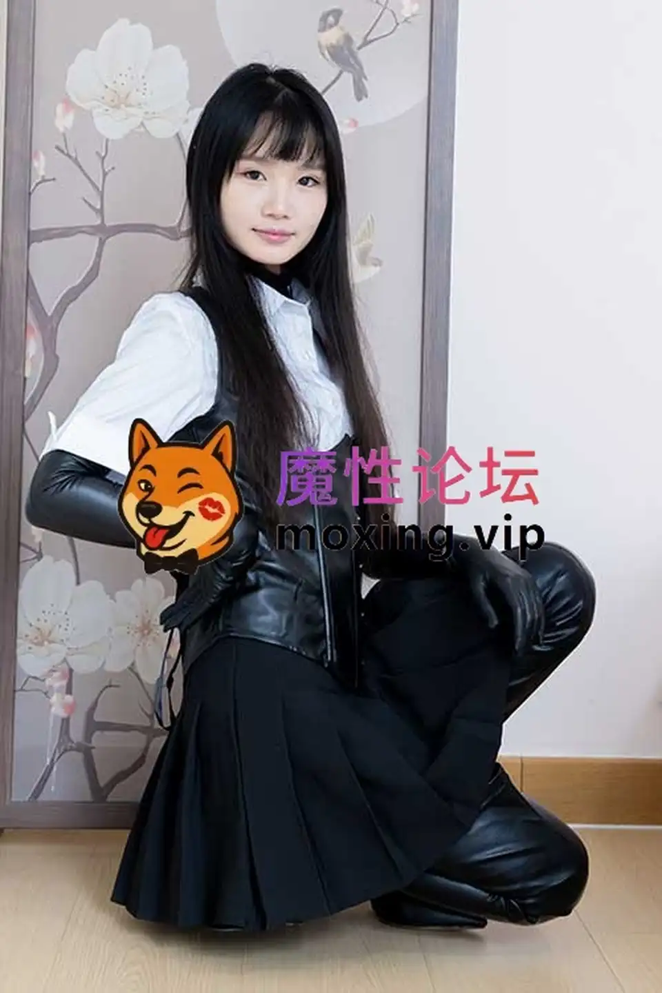 袜啵啵-甜甜圈-高跟长靴皮裤、厚黑丝五指袜[144P1V-1.25G百度网盘]