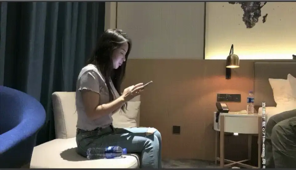 [91大神] [转载搬运] 【小宝寻花】约了个极品大胸妹子骑在身上舌吻调情口交上位大力猛操 [1v+4.25g][百度盘]