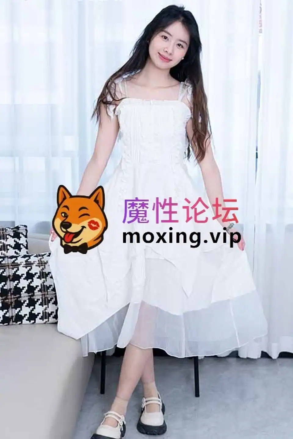 甜予摄影-知知-连衣裙短肉丝、裸足[130P1V-1.6G百度网盘]