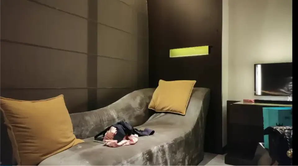 [91大神] [转载搬运] 小宝寻花来点情趣女仆装黑丝新视角口交舔屌骑上来扭动小腰呻吟娇喘非常酥麻 [1v+4.97g][百度盘]