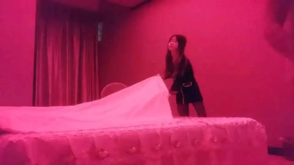 [国产] [转载搬运] 杰哥探花按摩店的苗条黑丝女技师按摩温情挑逗舔乳抓龙筋全程双重刺激撸射 [1V+1.95G][磁力链接]