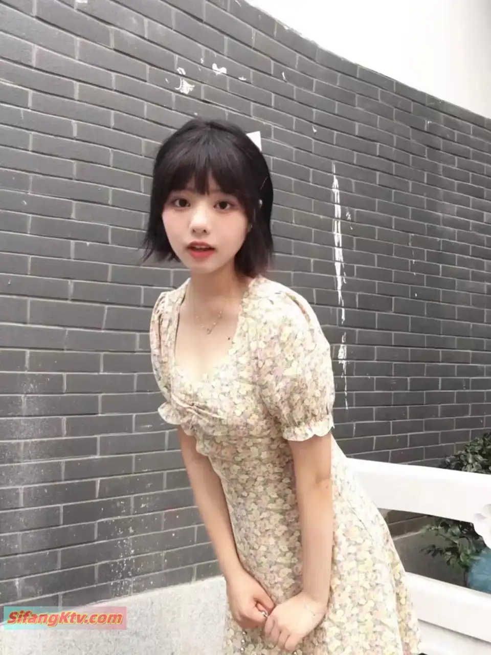[自拍] [自行打包] 李月-反差清纯美少女 日常生活是女神 私下是金主的小母狗 [1v+232m][百度盘]