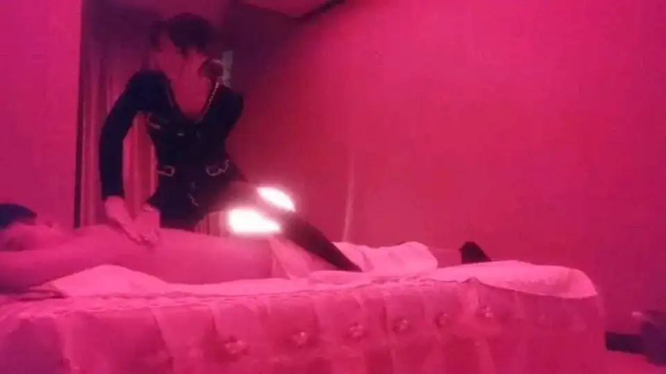 [国产] [转载搬运] 杰哥探花按摩店的苗条黑丝女技师按摩温情挑逗舔乳抓龙筋全程双重刺激撸射 [1V+1.95G][磁力链接]