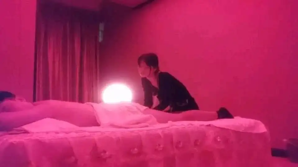 [国产] [转载搬运] 杰哥探花按摩店的苗条黑丝女技师按摩温情挑逗舔乳抓龙筋全程双重刺激撸射 [1V+1.95G][磁力链接]