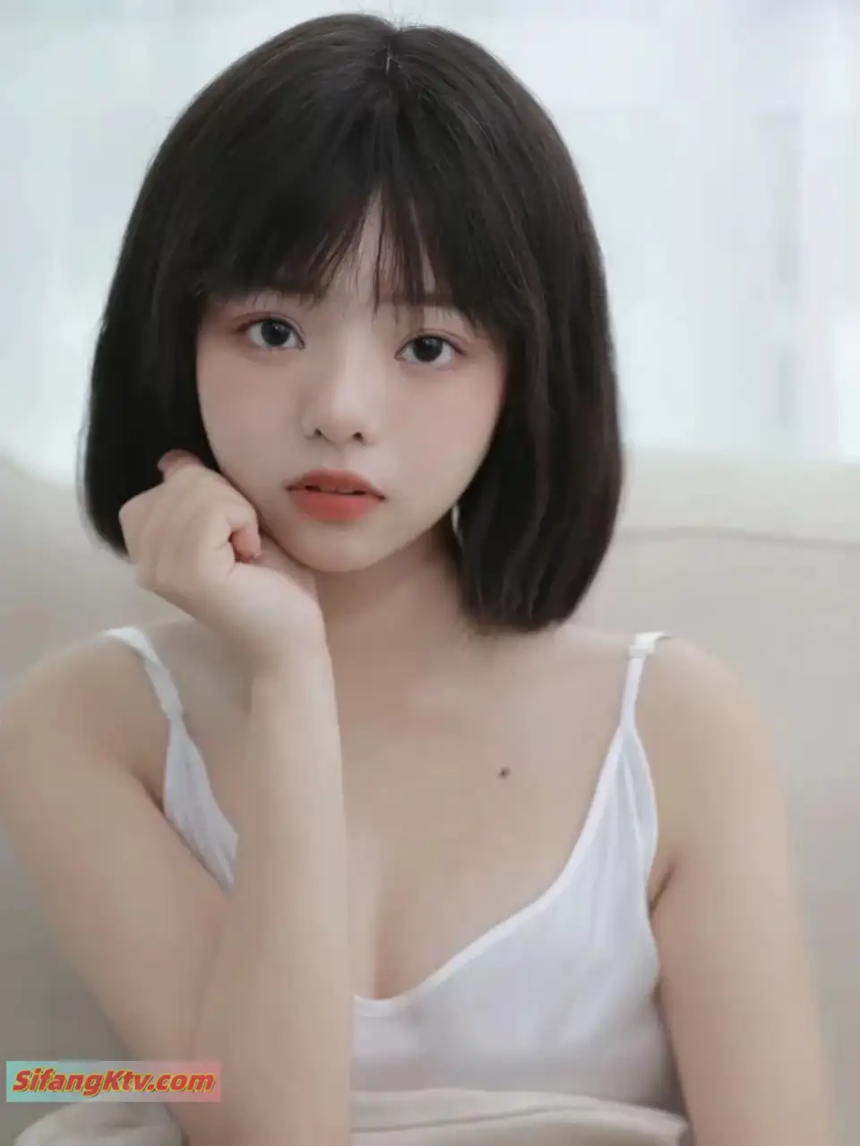 [自拍] [自行打包] 李月-反差清纯美少女 日常生活是女神 私下是金主的小母狗 [1v+232m][百度盘]