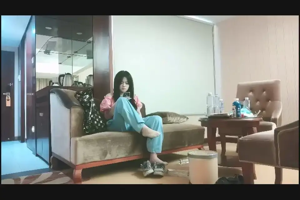 [自拍] [转载搬运] 沈先生探花精品作之00后小luo莉2部女仆裙小B紧听译字幕增_ [1V+1.48G][磁力链接]