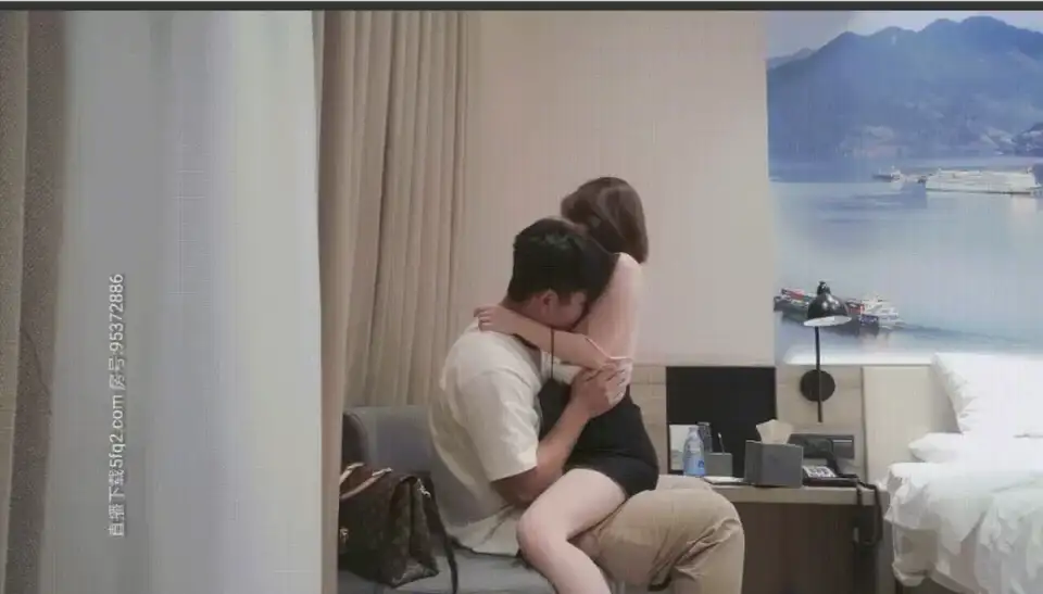 [91大神] [转载搬运] 宝寻花-第二场性感黑衣短发妹子骑在身上舔奶脱掉口交舔弄骑乘猛操 [1v+4.26g][百度盘]