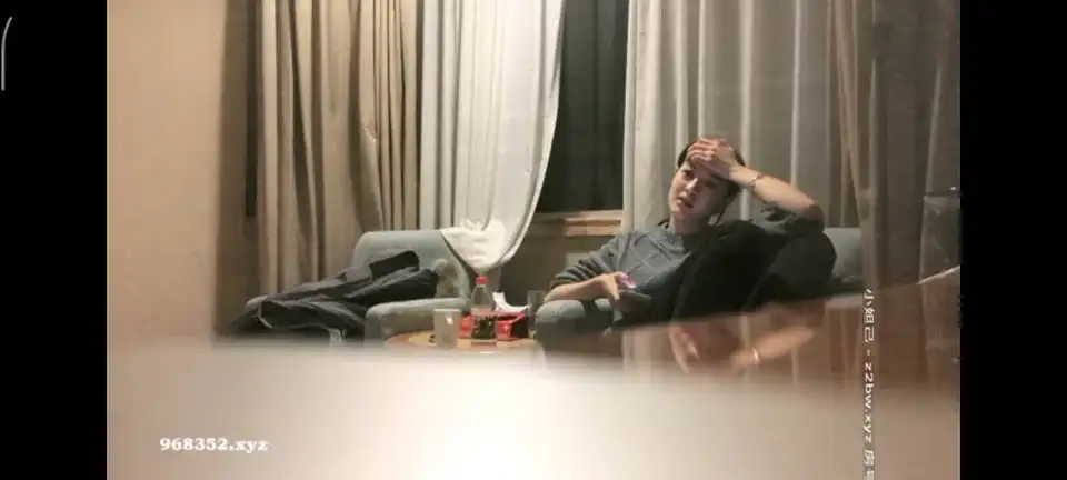[美女御姐] [转载搬运] 约炮大神里挑的三个超高颜值的非常有感觉 [3v+1.4g][百度盘]