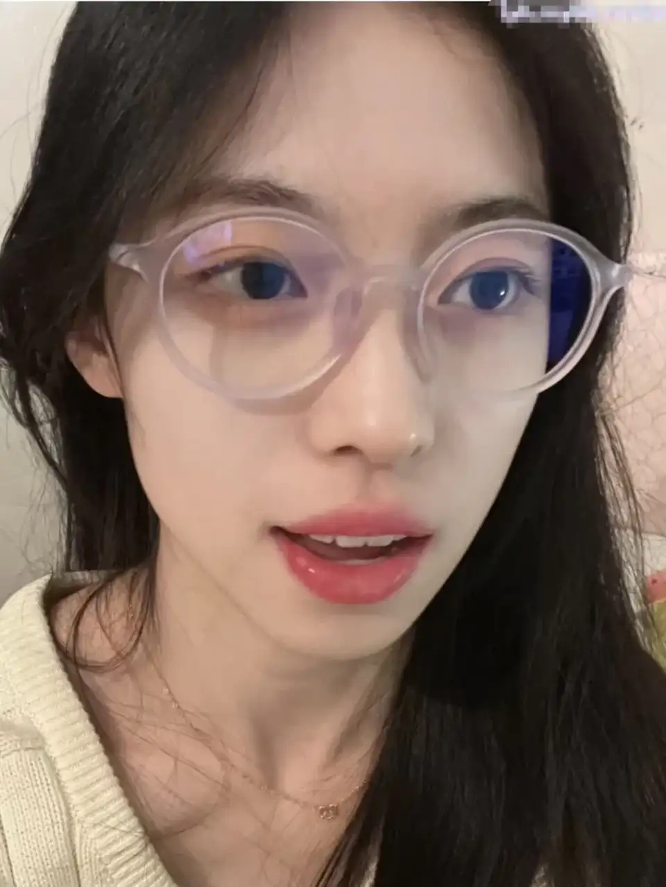 [自拍] [自行打包] 风骚眼镜妹_骚骚的高学历高颜值眼镜妹妹喜欢吗哥哥超级_ [1v+553m][百度盘]