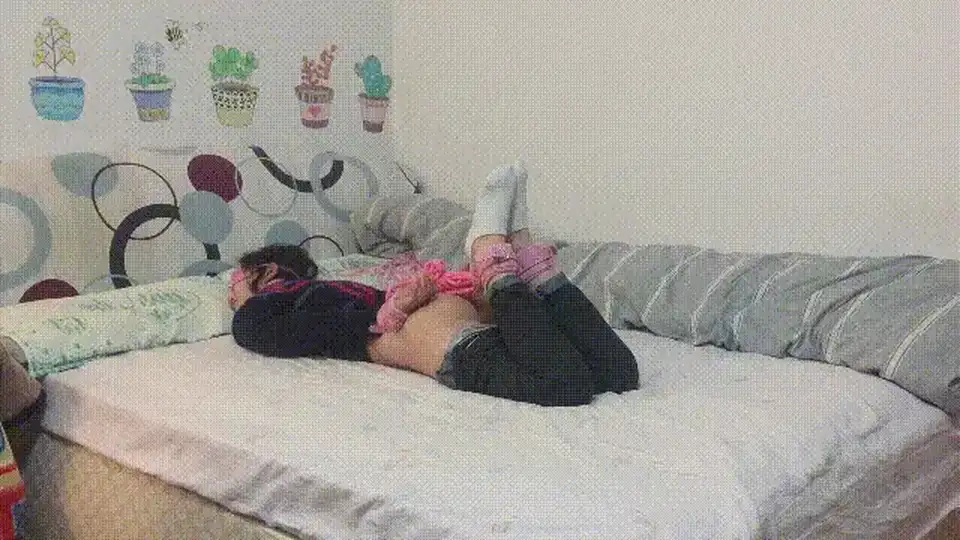 [合集] [自行打包] 大神【fwhitesocks】作品白袜反差婊合集 [11V+31G][百度盘]