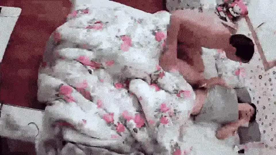 [美女御姐] [转载搬运] 居家摄像头偷窥夫妻在家打炮鸡巴不顶用老婆还得用按摩_ [2+273 MB][磁力链接]