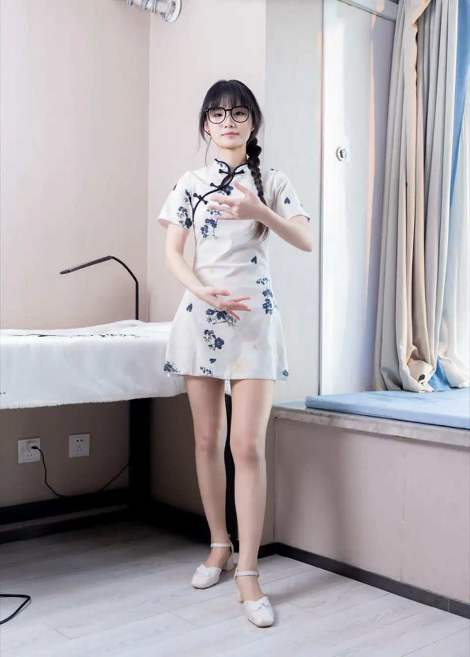 袜啵啵 – 甜甜圈 – 油亮肉丝旗袍美腿 【195P1V1.5G】