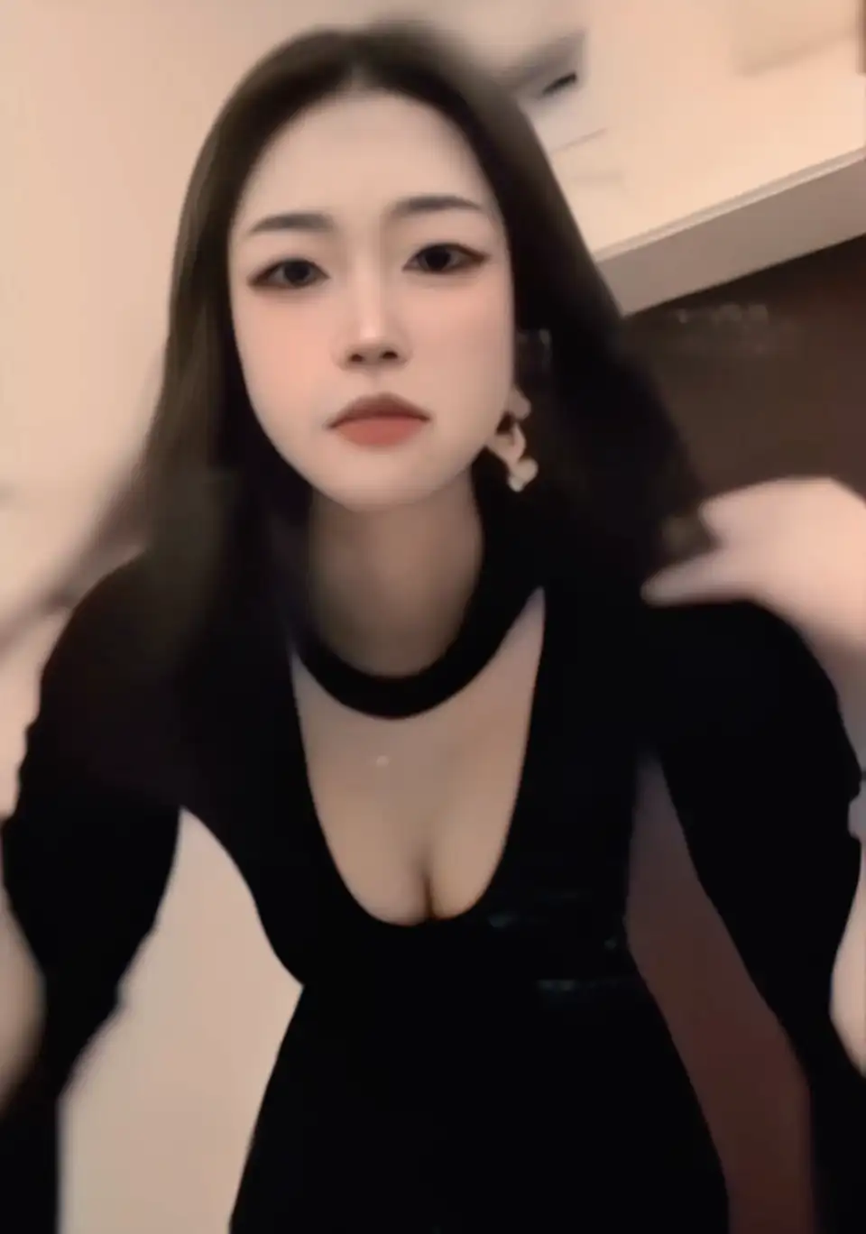 约炮大神-长沙纹身哥- 妹子元旦结婚婚前来一次3P告别赛(1V970M)