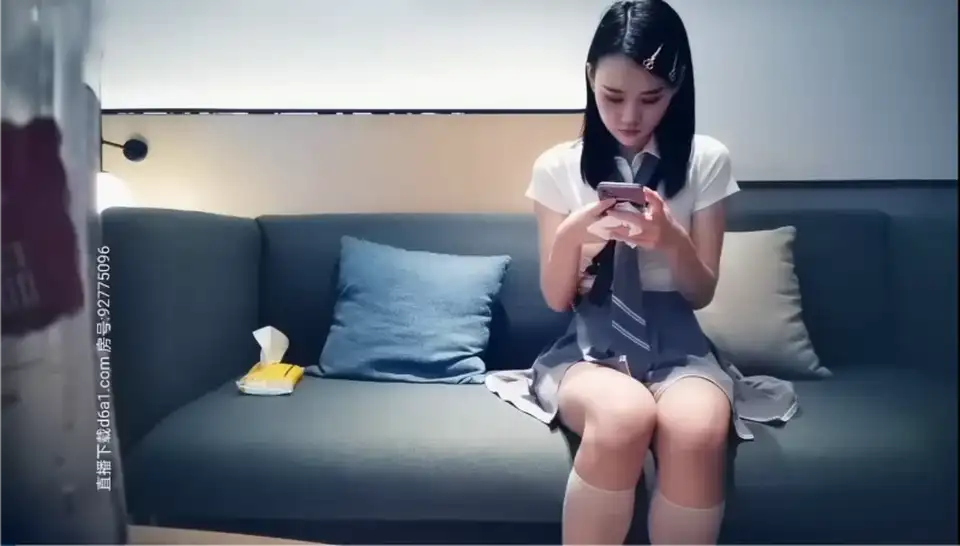 [91大神] [转载搬运] 9总全国探花约了个JK装萌妹子坐再身上调情再到床上操口交舔弄上位骑乘猛操呻吟 [1v+1.4g][百度盘]